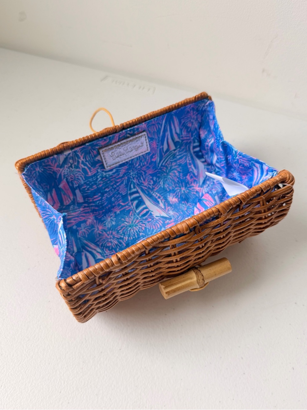 Lilly Pulitzer GWP Wicker Sunglass Case/Clutch
Boca Blue
It's a Sailabration - Picture 3 of 14